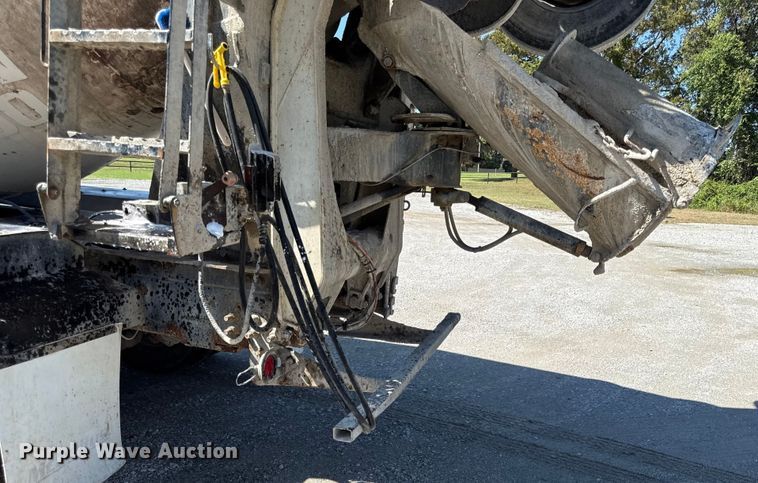 image for item DY8237 2000 Kenworth ready mix truck