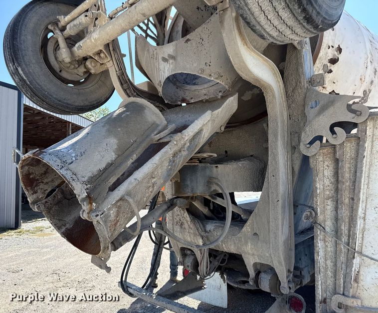 image for item DY8237 2000 Kenworth ready mix truck