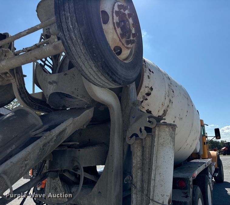 image for item DY8237 2000 Kenworth ready mix truck
