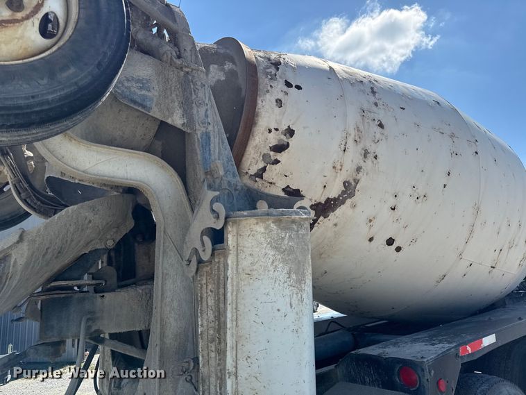 image for item DY8237 2000 Kenworth ready mix truck