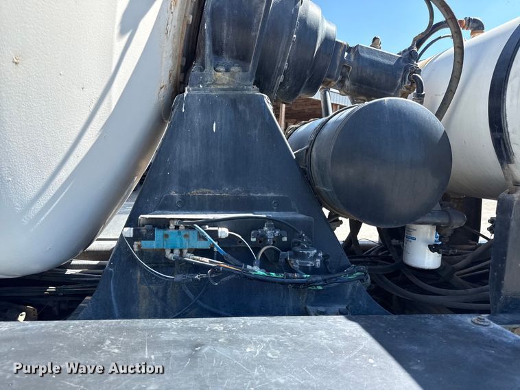 image for item DY8237 2000 Kenworth ready mix truck