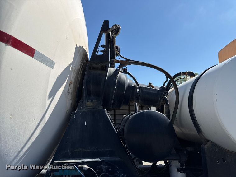 image for item DY8237 2000 Kenworth ready mix truck