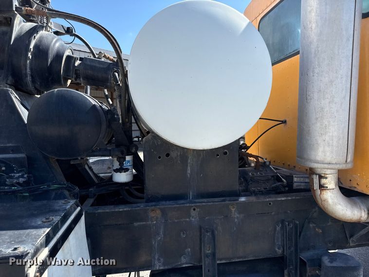 image for item DY8237 2000 Kenworth ready mix truck