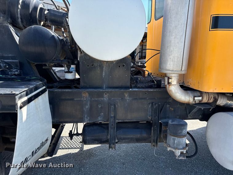 image for item DY8237 2000 Kenworth ready mix truck