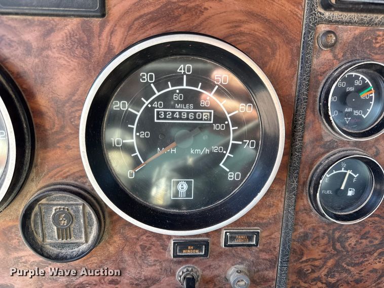 image for item DY8237 2000 Kenworth ready mix truck