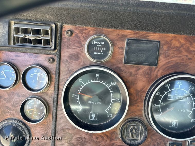 image for item DY8237 2000 Kenworth ready mix truck