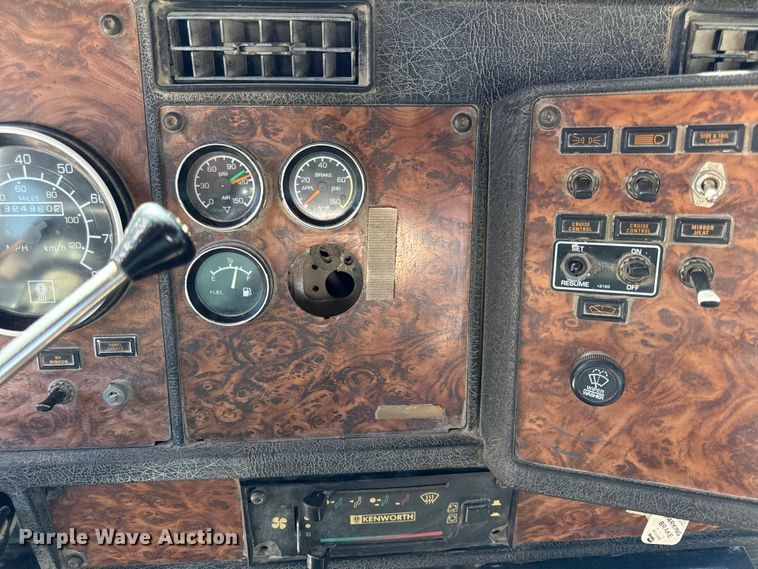 image for item DY8237 2000 Kenworth ready mix truck