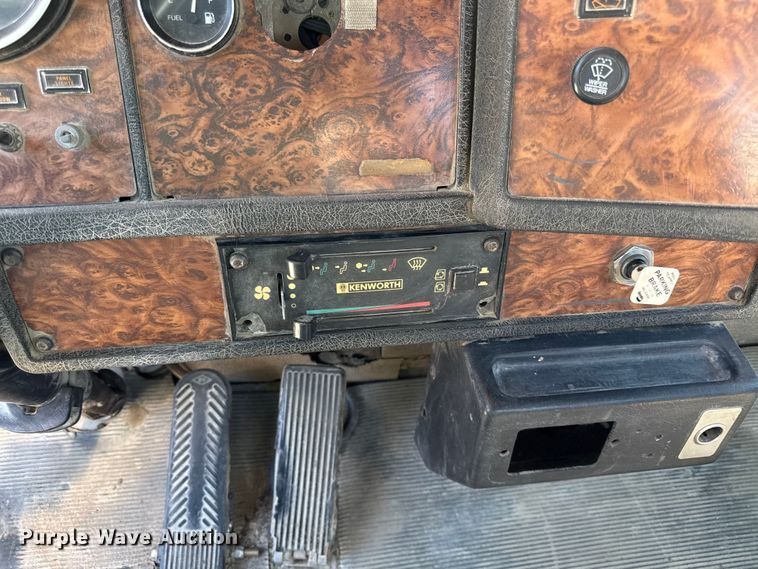 image for item DY8237 2000 Kenworth ready mix truck