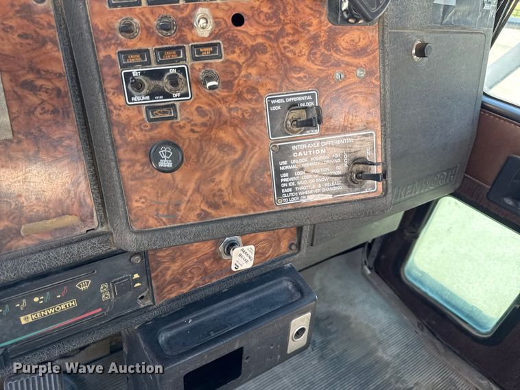 image for item DY8237 2000 Kenworth ready mix truck