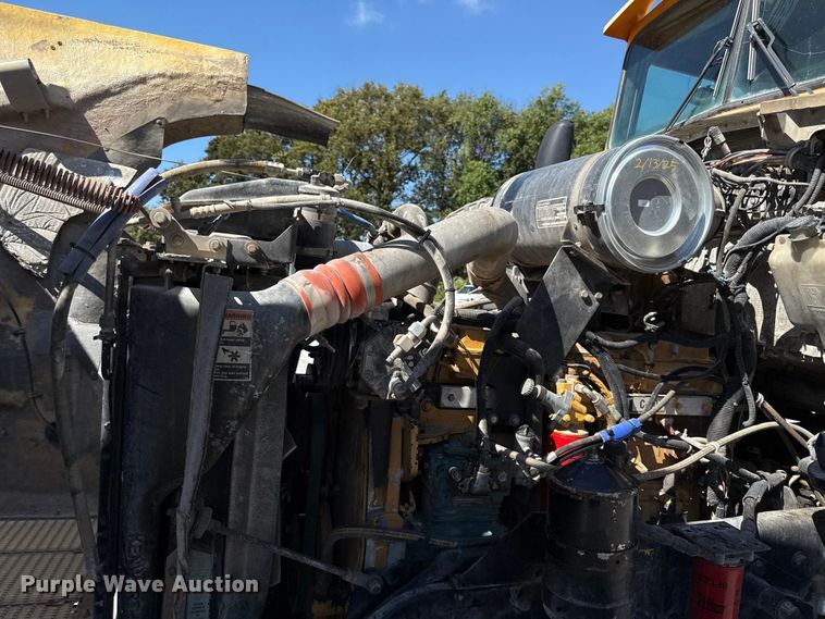 image for item DY8237 2000 Kenworth ready mix truck