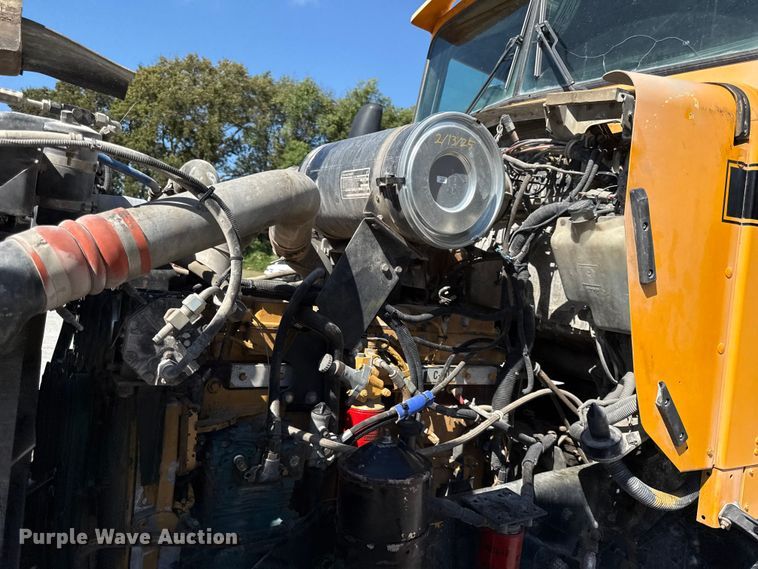 image for item DY8237 2000 Kenworth ready mix truck