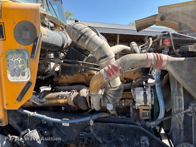 image for item DY8237 2000 Kenworth ready mix truck