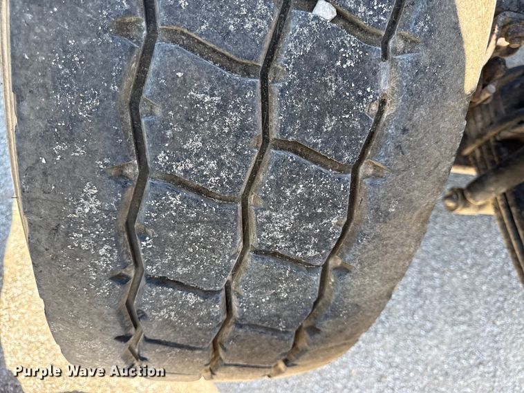 image for item DY8237 2000 Kenworth ready mix truck