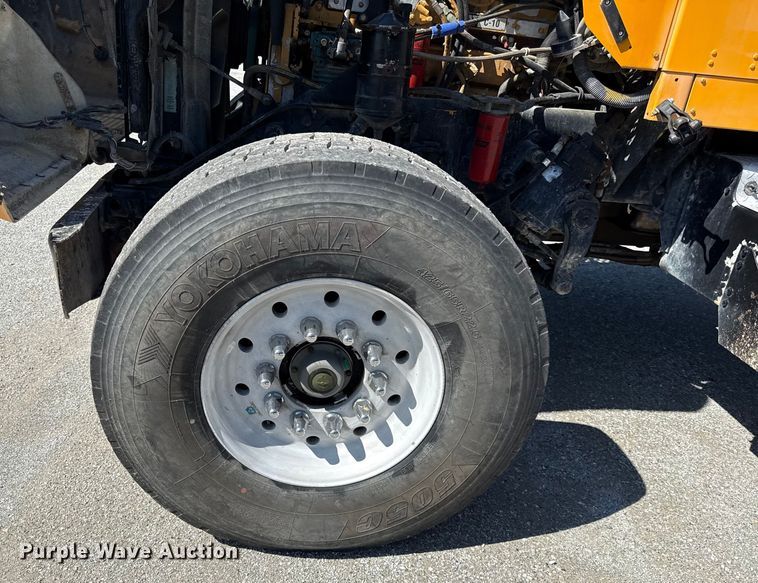 image for item DY8237 2000 Kenworth ready mix truck