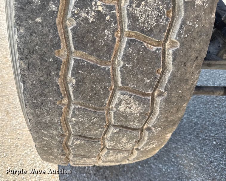 image for item DY8237 2000 Kenworth ready mix truck