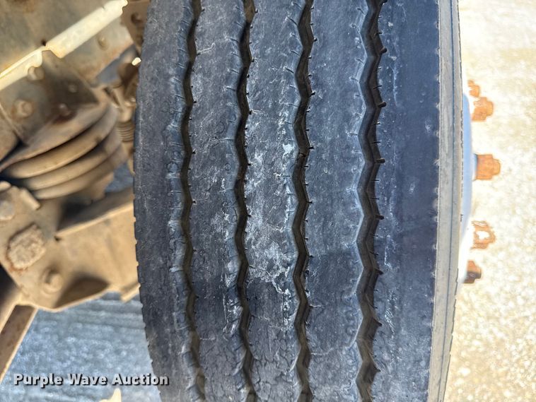 image for item DY8237 2000 Kenworth ready mix truck