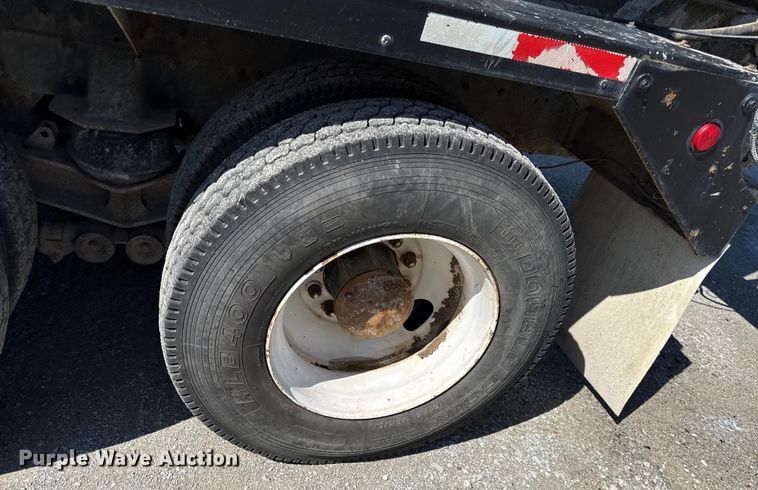 image for item DY8237 2000 Kenworth ready mix truck