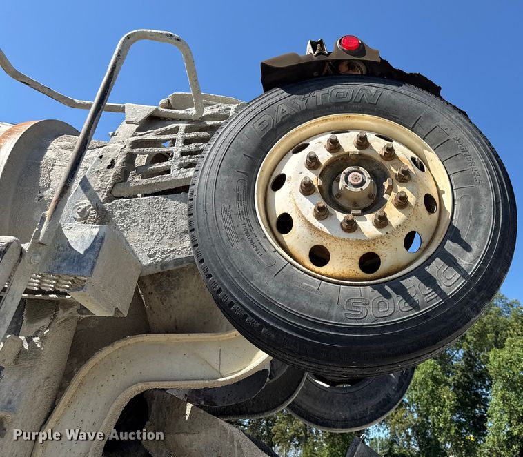 image for item DY8237 2000 Kenworth ready mix truck