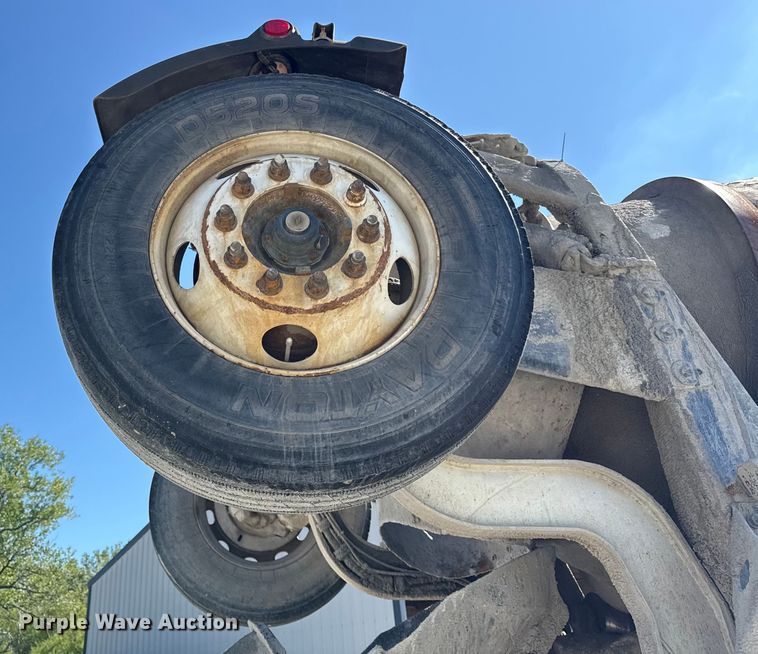 image for item DY8237 2000 Kenworth ready mix truck