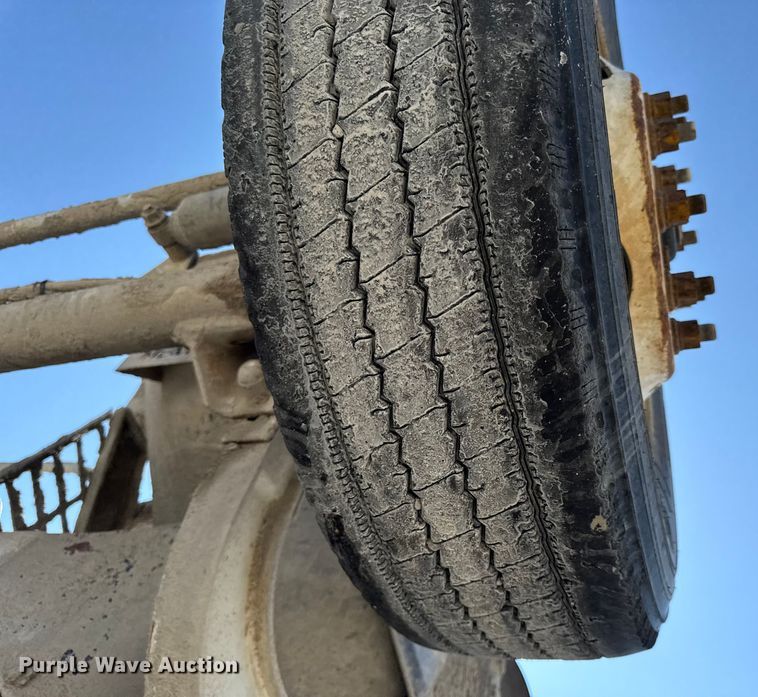 image for item DY8237 2000 Kenworth ready mix truck