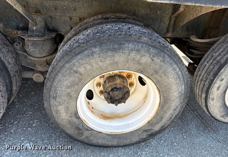 image for item DY8237 2000 Kenworth ready mix truck