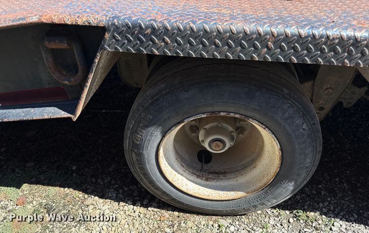 image for item DY8238 1999 Holden HLB25 drop deck equipment trailer