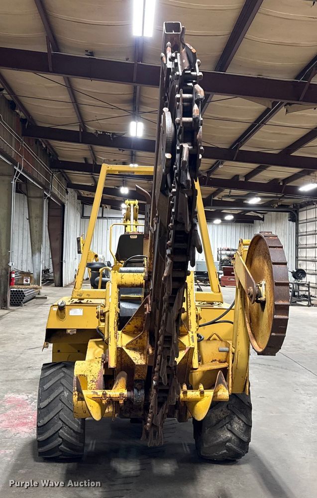 image for item DY8239 1998 Vermeer V-5800 trencher
