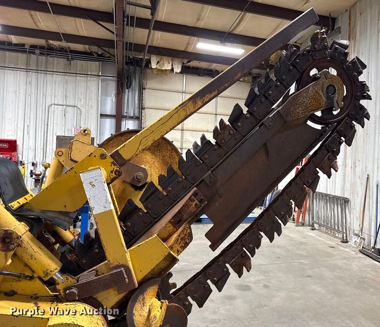 image for item DY8239 1998 Vermeer V-5800 trencher