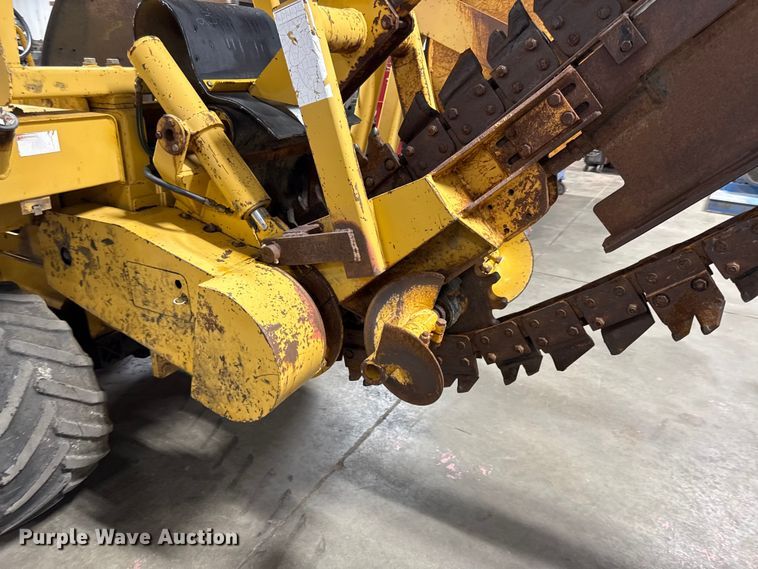 image for item DY8239 1998 Vermeer V-5800 trencher