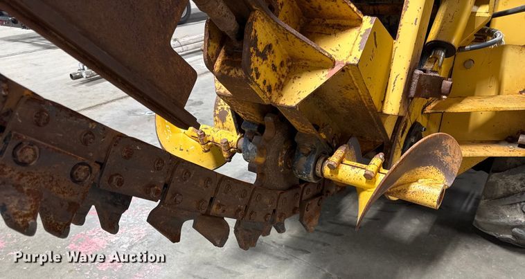 image for item DY8239 1998 Vermeer V-5800 trencher