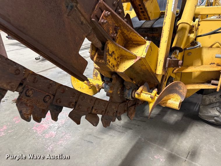 image for item DY8239 1998 Vermeer V-5800 trencher
