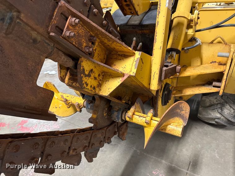 image for item DY8239 1998 Vermeer V-5800 trencher