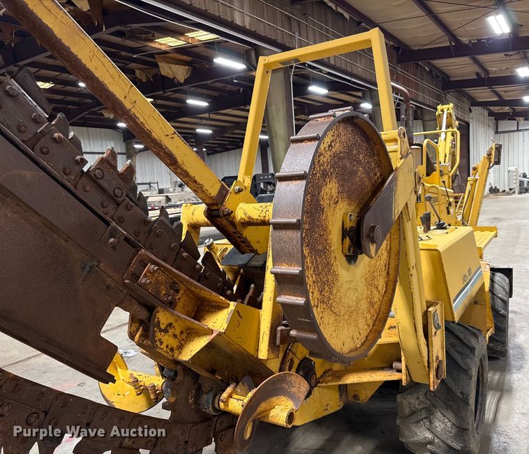 image for item DY8239 1998 Vermeer V-5800 trencher