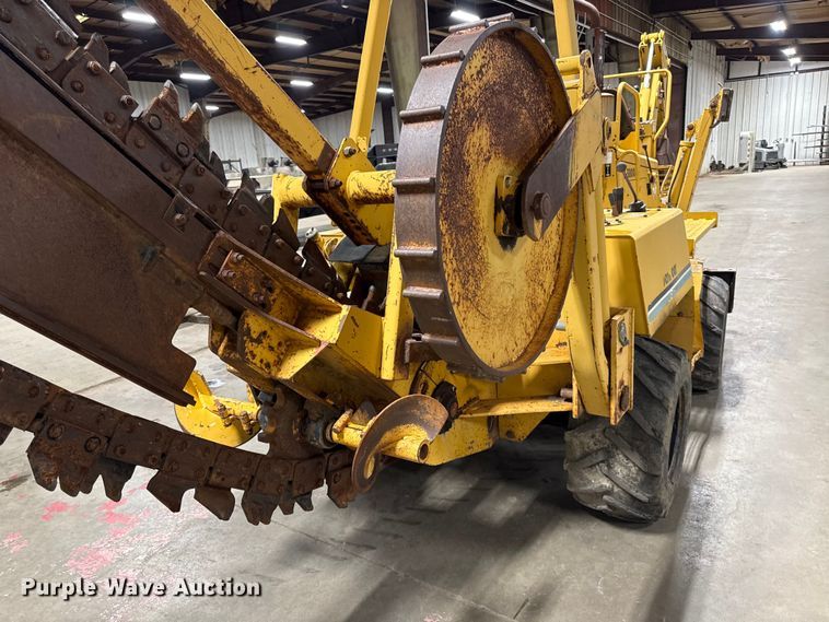 image for item DY8239 1998 Vermeer V-5800 trencher
