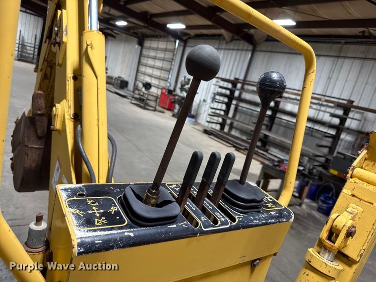 image for item DY8239 1998 Vermeer V-5800 trencher