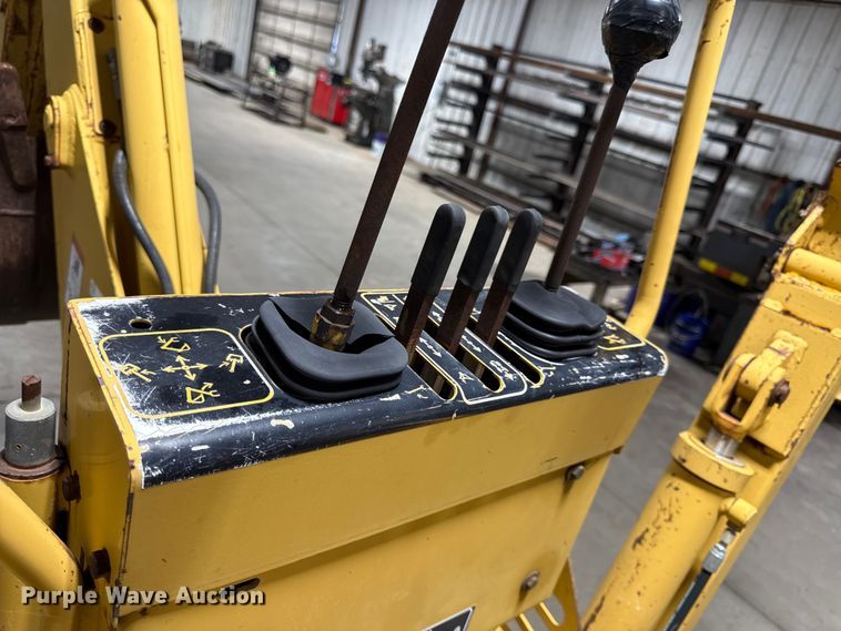 image for item DY8239 1998 Vermeer V-5800 trencher