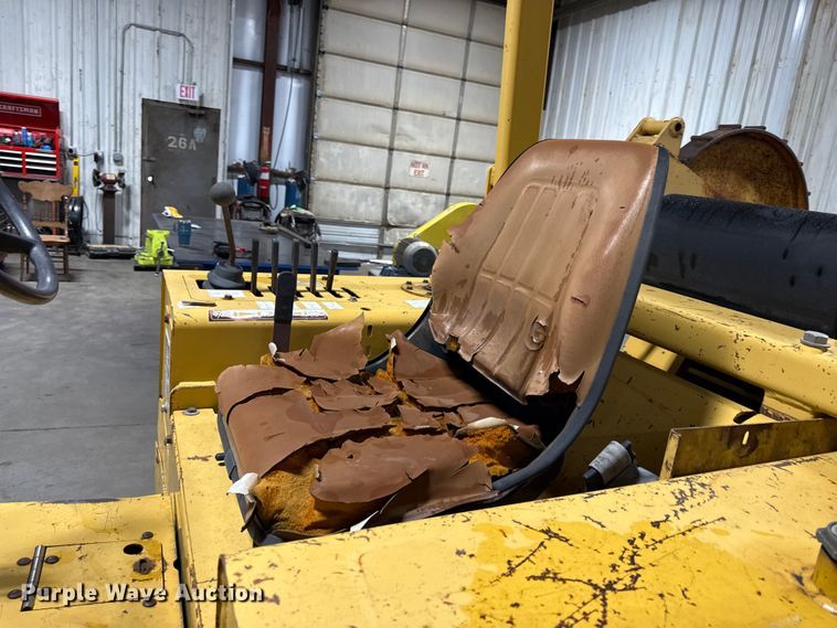 image for item DY8239 1998 Vermeer V-5800 trencher