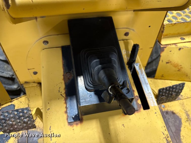 image for item DY8239 1998 Vermeer V-5800 trencher