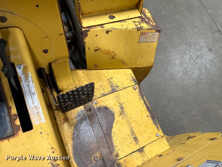 image for item DY8239 1998 Vermeer V-5800 trencher