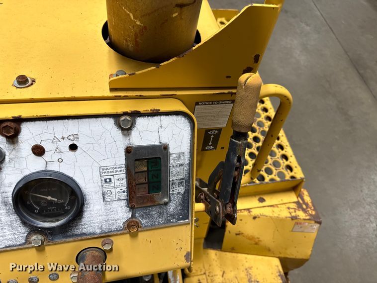 image for item DY8239 1998 Vermeer V-5800 trencher