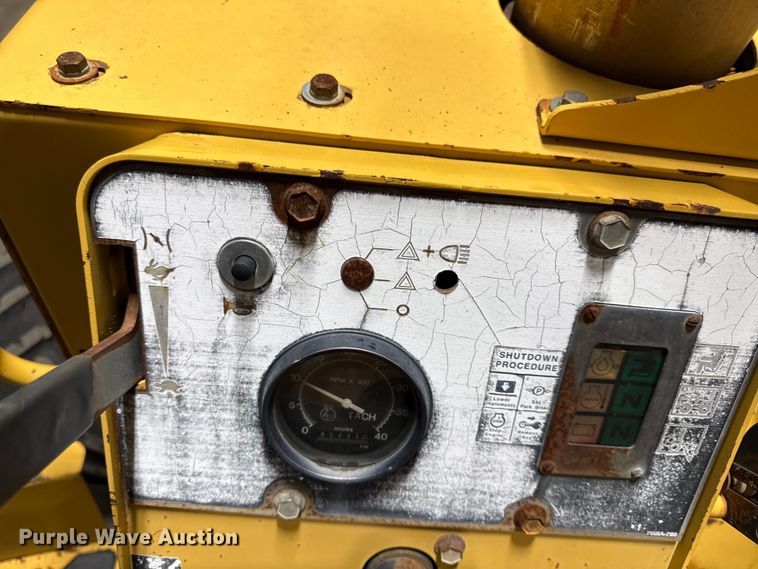 image for item DY8239 1998 Vermeer V-5800 trencher