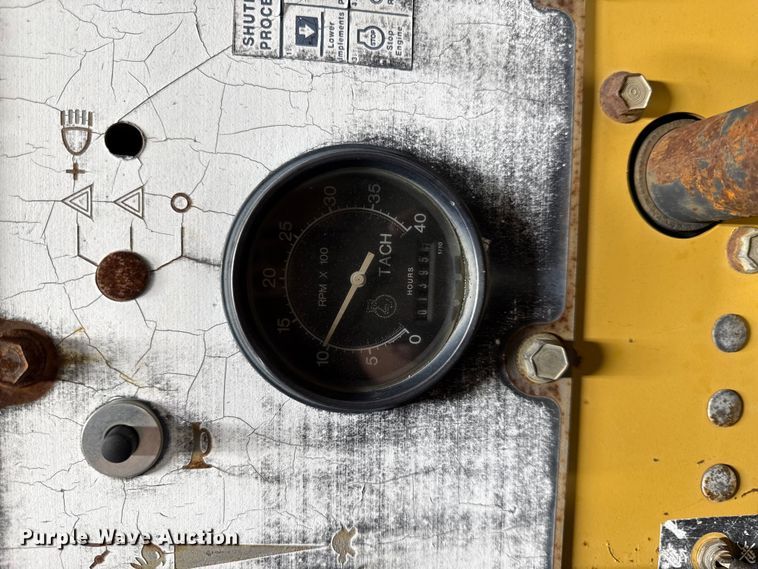 image for item DY8239 1998 Vermeer V-5800 trencher