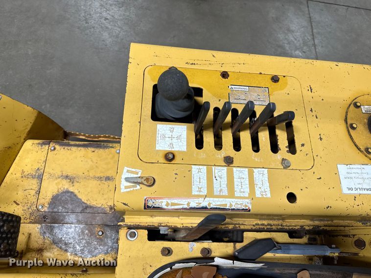 image for item DY8239 1998 Vermeer V-5800 trencher