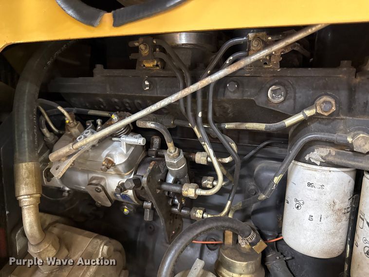 image for item DY8239 1998 Vermeer V-5800 trencher