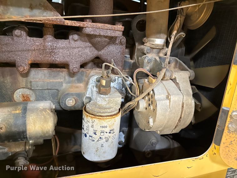 image for item DY8239 1998 Vermeer V-5800 trencher