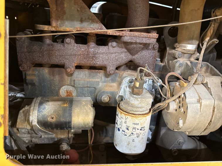 image for item DY8239 1998 Vermeer V-5800 trencher