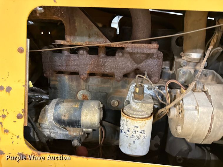 image for item DY8239 1998 Vermeer V-5800 trencher