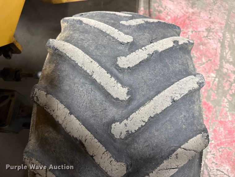 image for item DY8239 1998 Vermeer V-5800 trencher