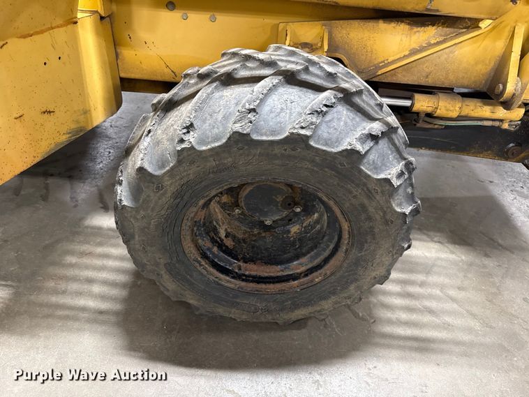 image for item DY8239 1998 Vermeer V-5800 trencher