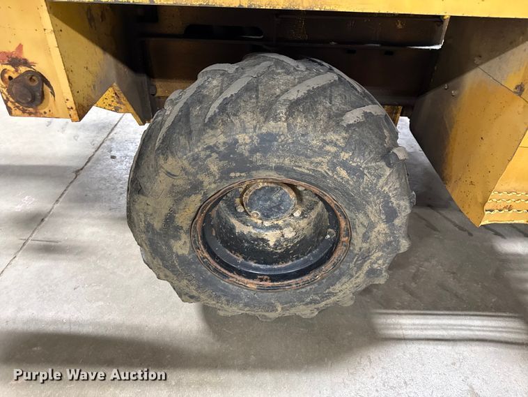 image for item DY8239 1998 Vermeer V-5800 trencher